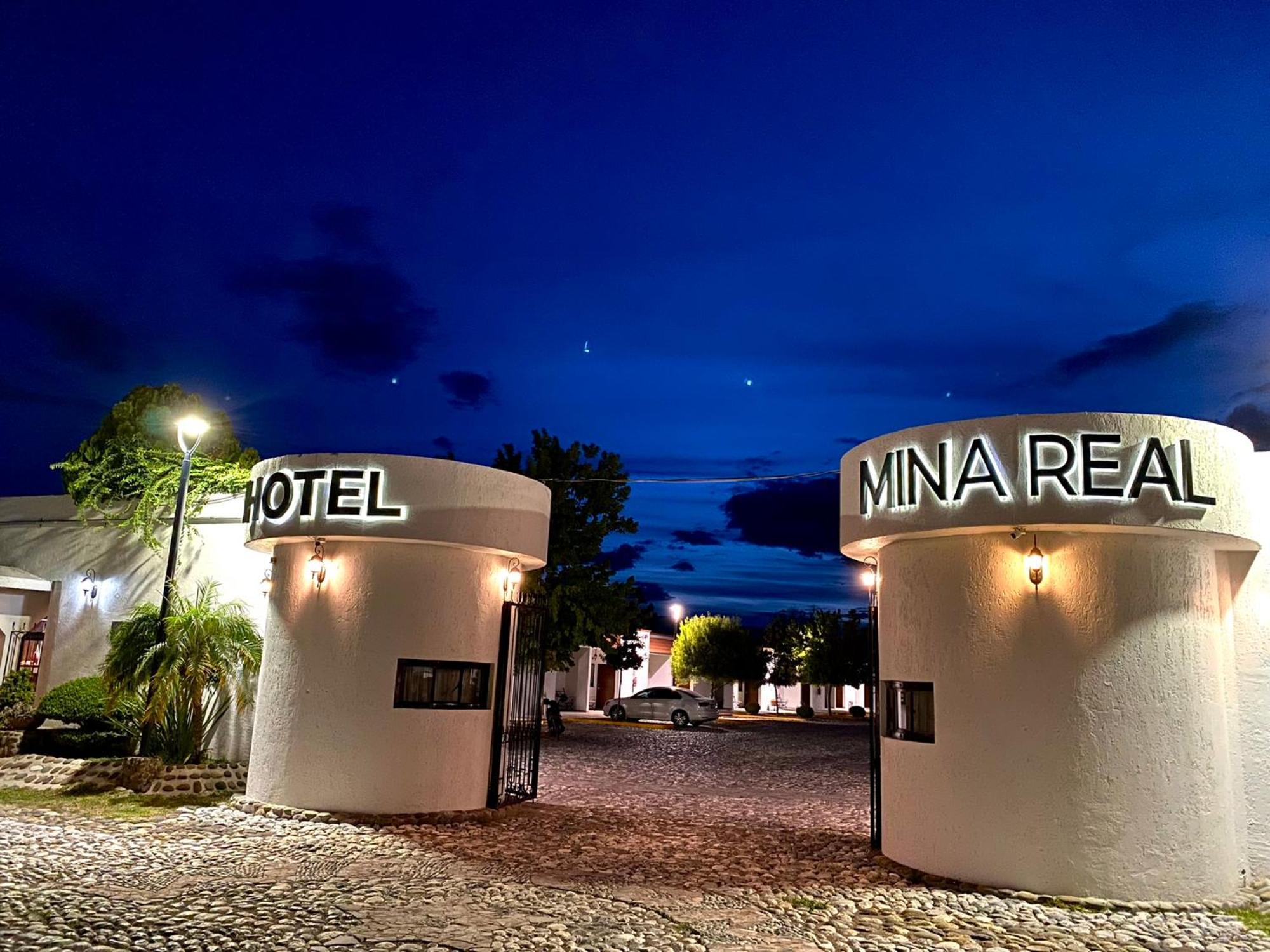 Hotel Mina Real Cedral Bagian luar foto